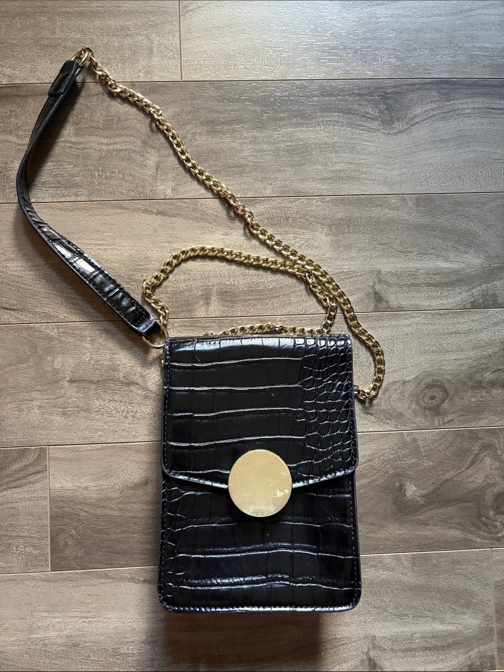 Croc-Embossed Black Crossbody Bag with Gold Chain